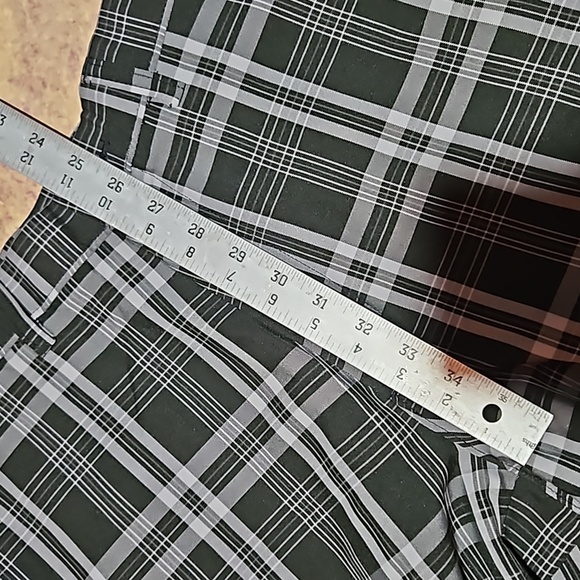 Haggar | Men's Black and Gray Plaid Performance Golf Shorts 32 - Picture 6 of 8